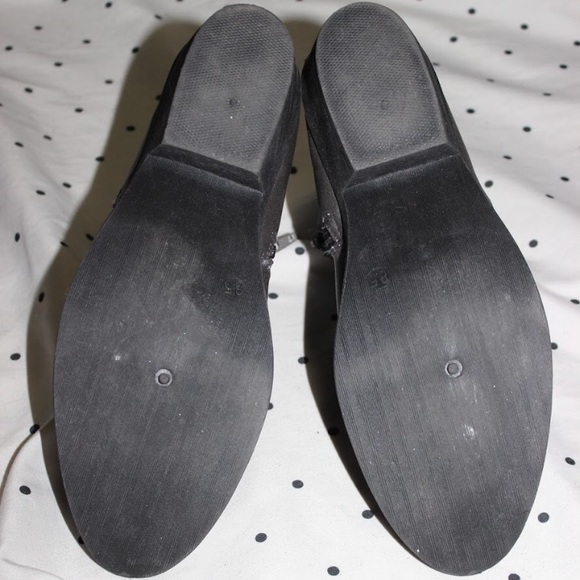 GRAY FAUX LEATHER ANKLE BOOTIES - Picture 5 of 5